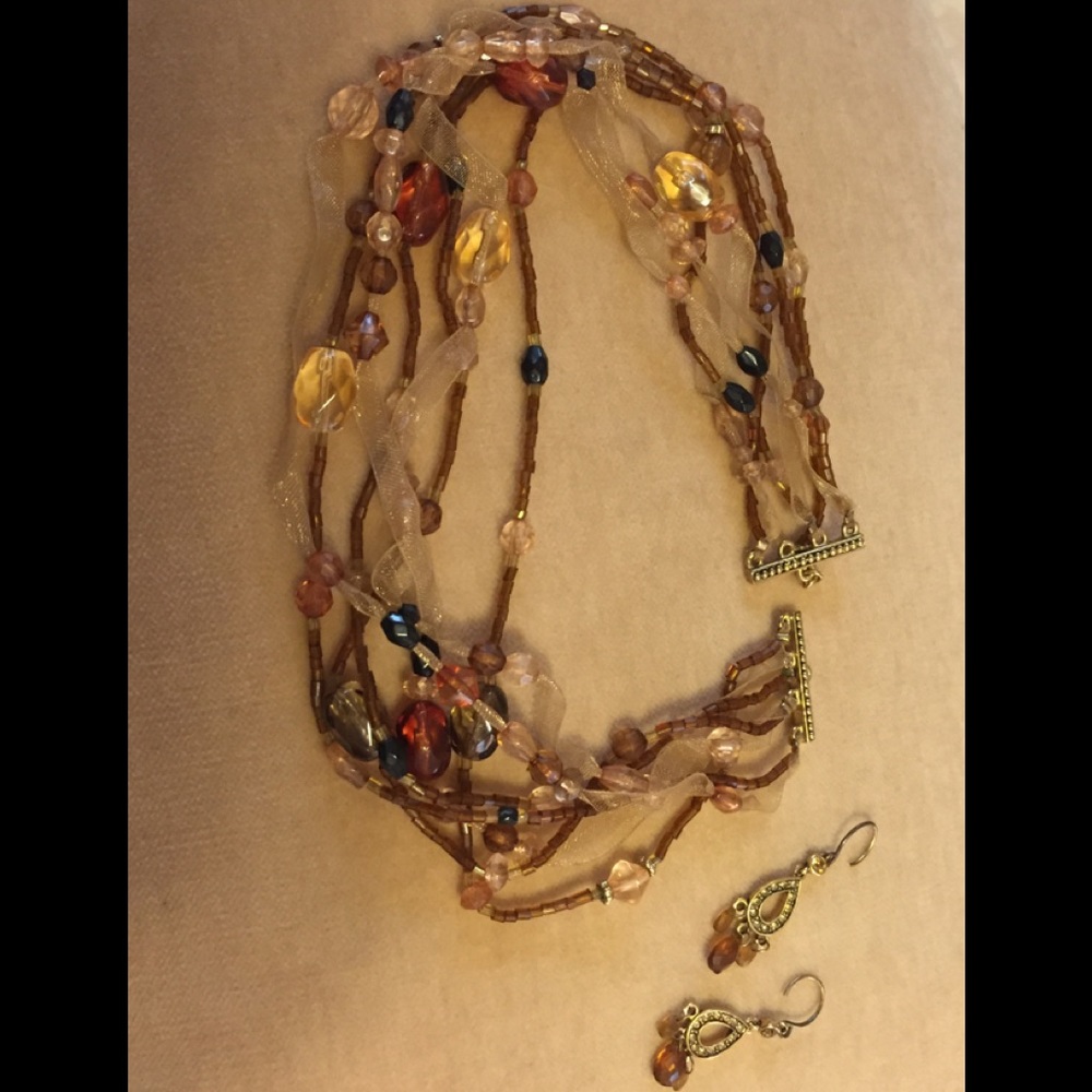 Necklace and earrings set